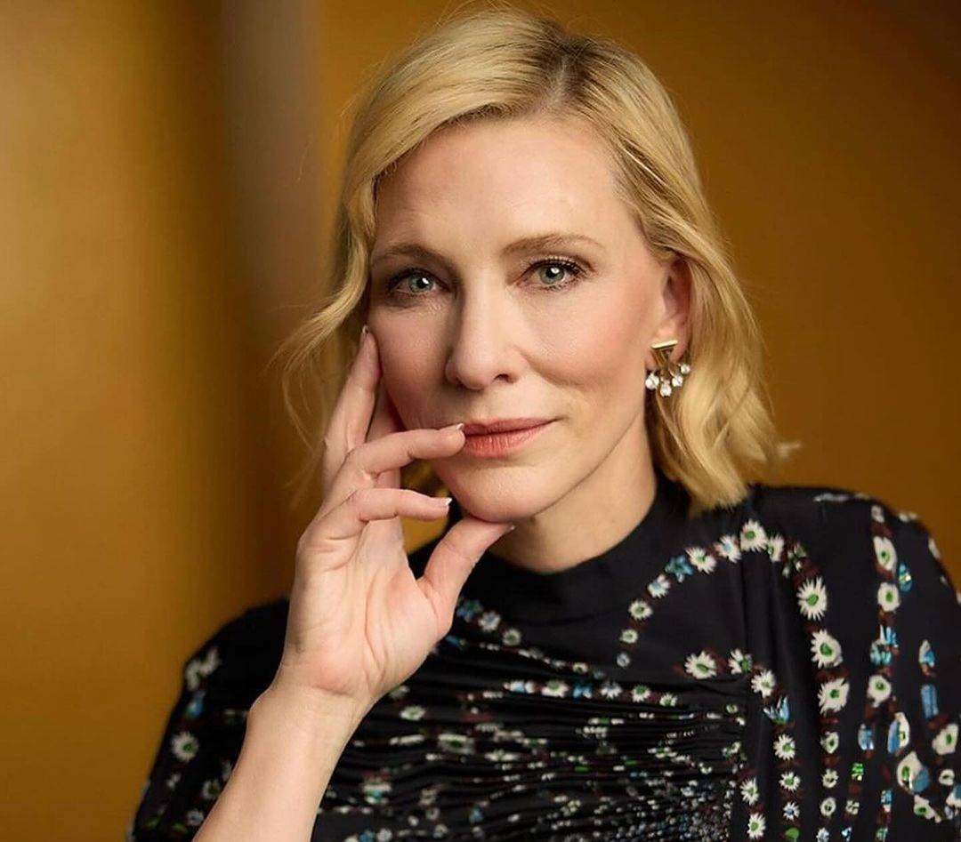 كيت بلانشيت تتألق بصيحة الدانتيل واللؤلؤ من Armani Privé