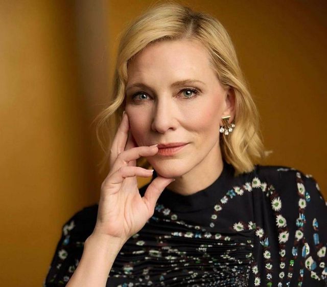 كيت بلانشيت تتألق بصيحة الدانتيل واللؤلؤ من Armani Privé