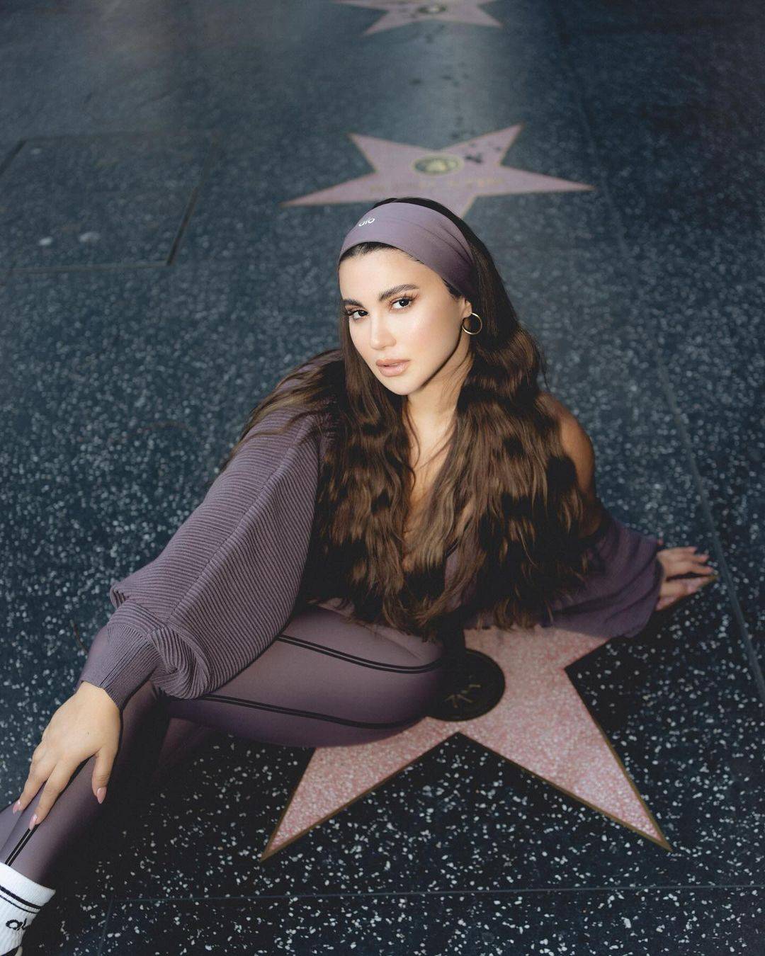 بين ياسمين عبد العزيز وهدى الإتربي... مَن الأجمل بالملابس الرياضية الضيّقة؟