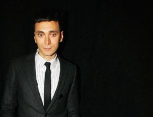 بعد 7 أعوام... المصمّم Hedi Slimane يغادر دار Celine