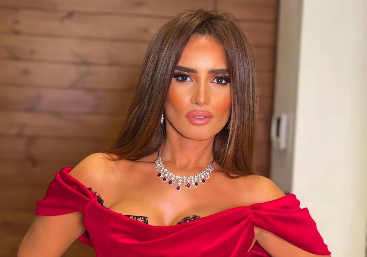 زينة تستعيد ذكريات مراهقتها مع الجمهور