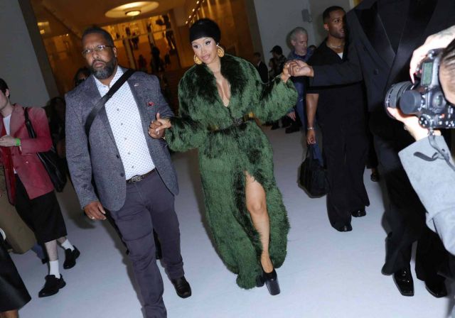 كاردي بي في عرض Balmain