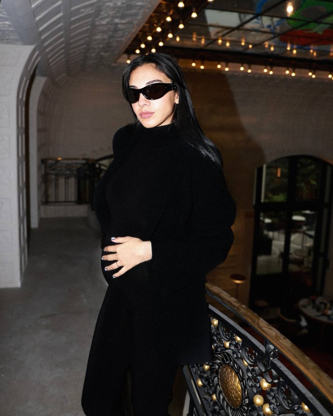 أناقة أسلوب الأمومة لدى سلمى أبو ضيف