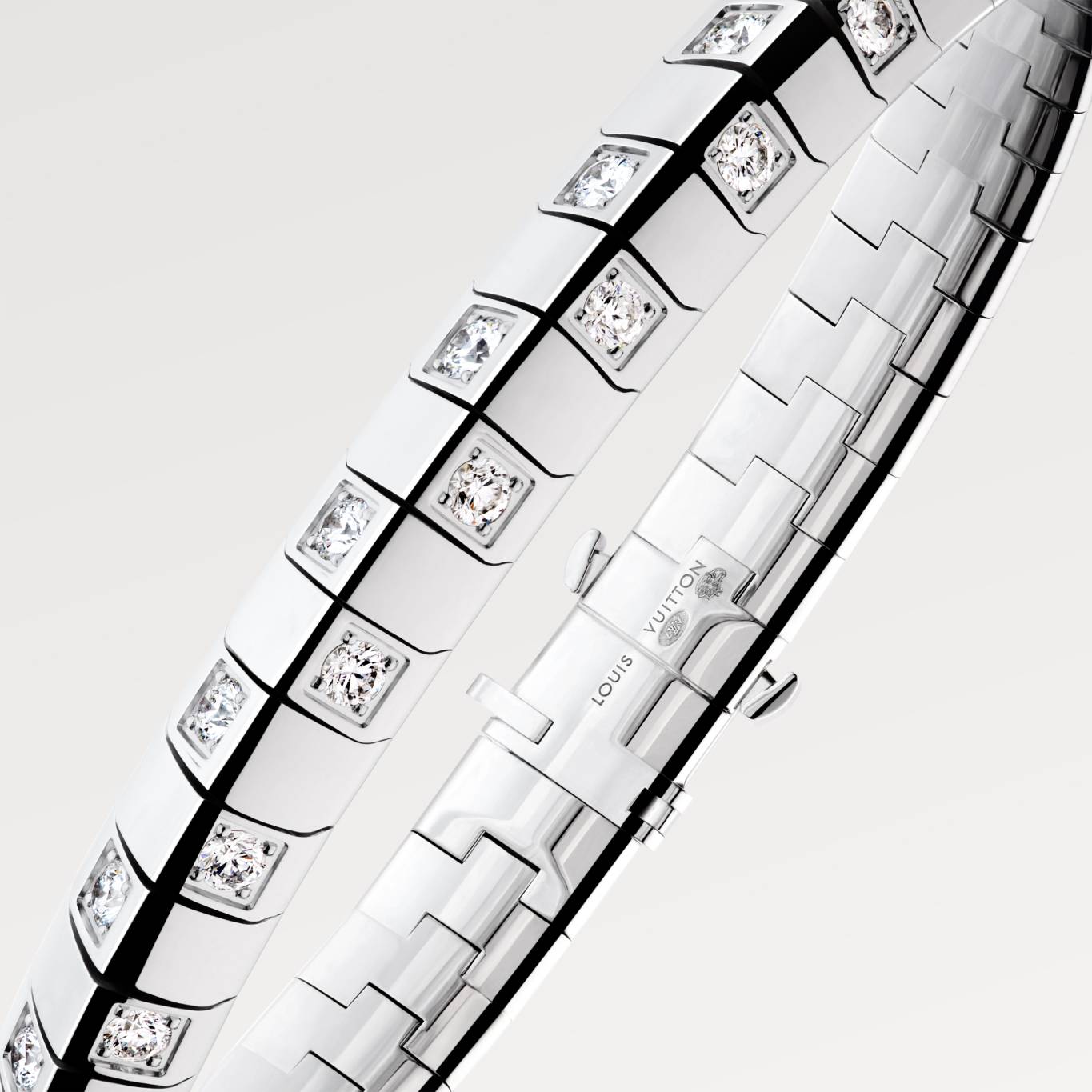 LE DAMIER DE LOUIS VUITTON WHITE GOLD DIAMONDS BRACELET DETAIL