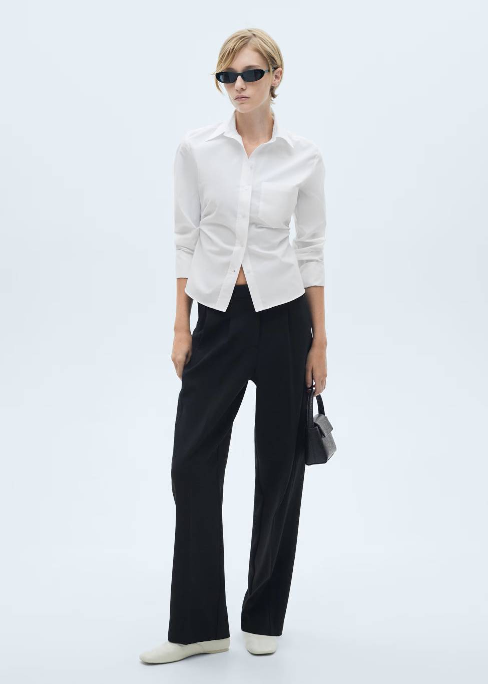 بنطال من Mango ثمنه 79.99 دولاراً بنطال من Mango ثمنه 79.99 دولاراً