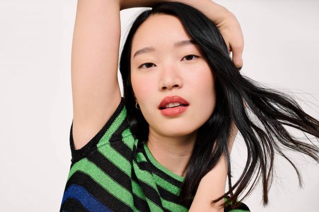 حاربي اللمعان مع مستحضرين جديدين من Benefit