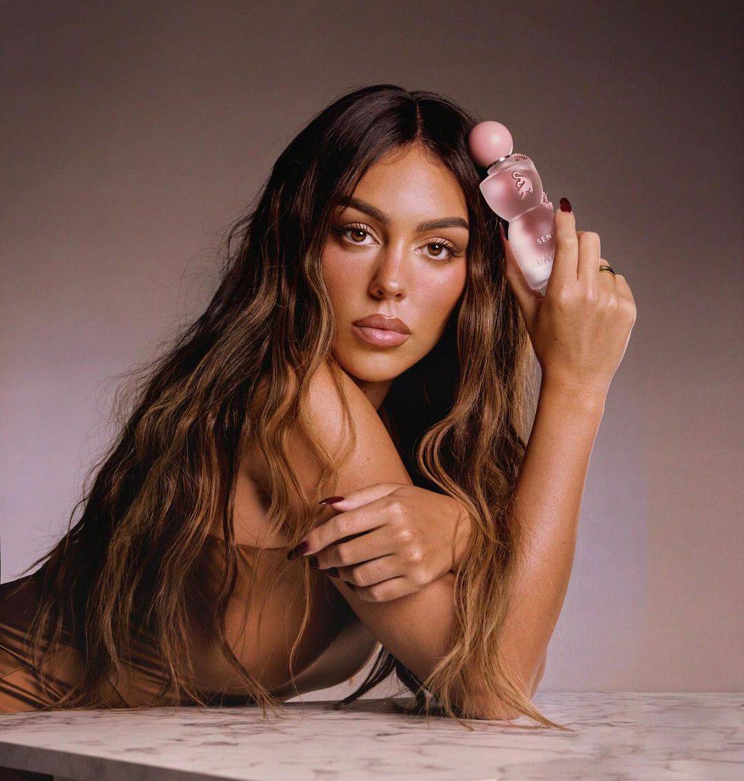 جورجينا رودريغيز... انطلاقة عطرية جديدة في قلب الرياض