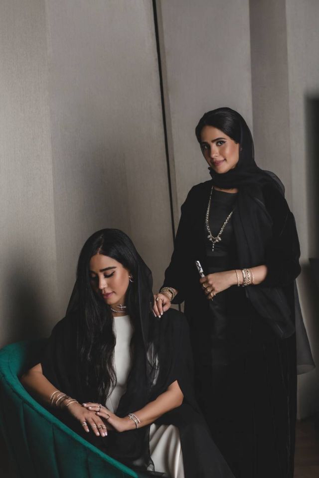 لينا وهالة الخريجي:  تصميماتنا تكرّم التراث السعودي