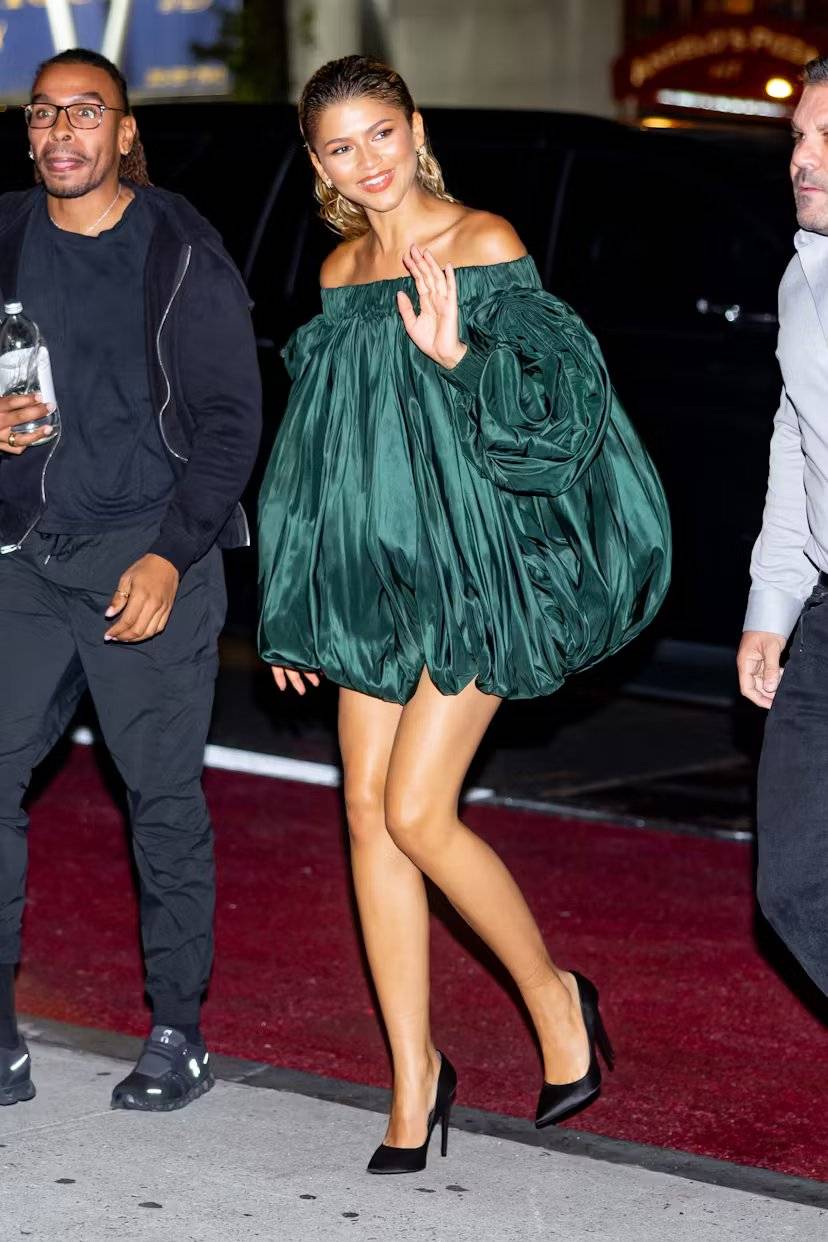 زندايا تعيد إحياء صيحة الفستان المنفوخ في أحدث إطلالاتها