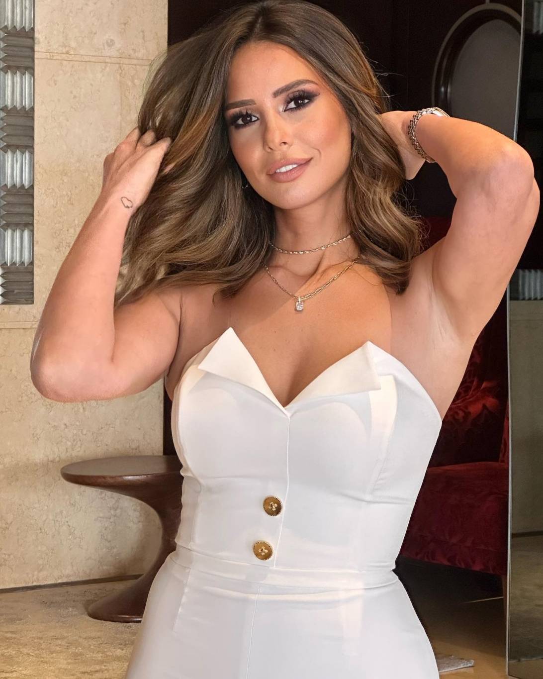 بالفيديو - إيمان العاصي تحتفل بانتهاء تصوير 