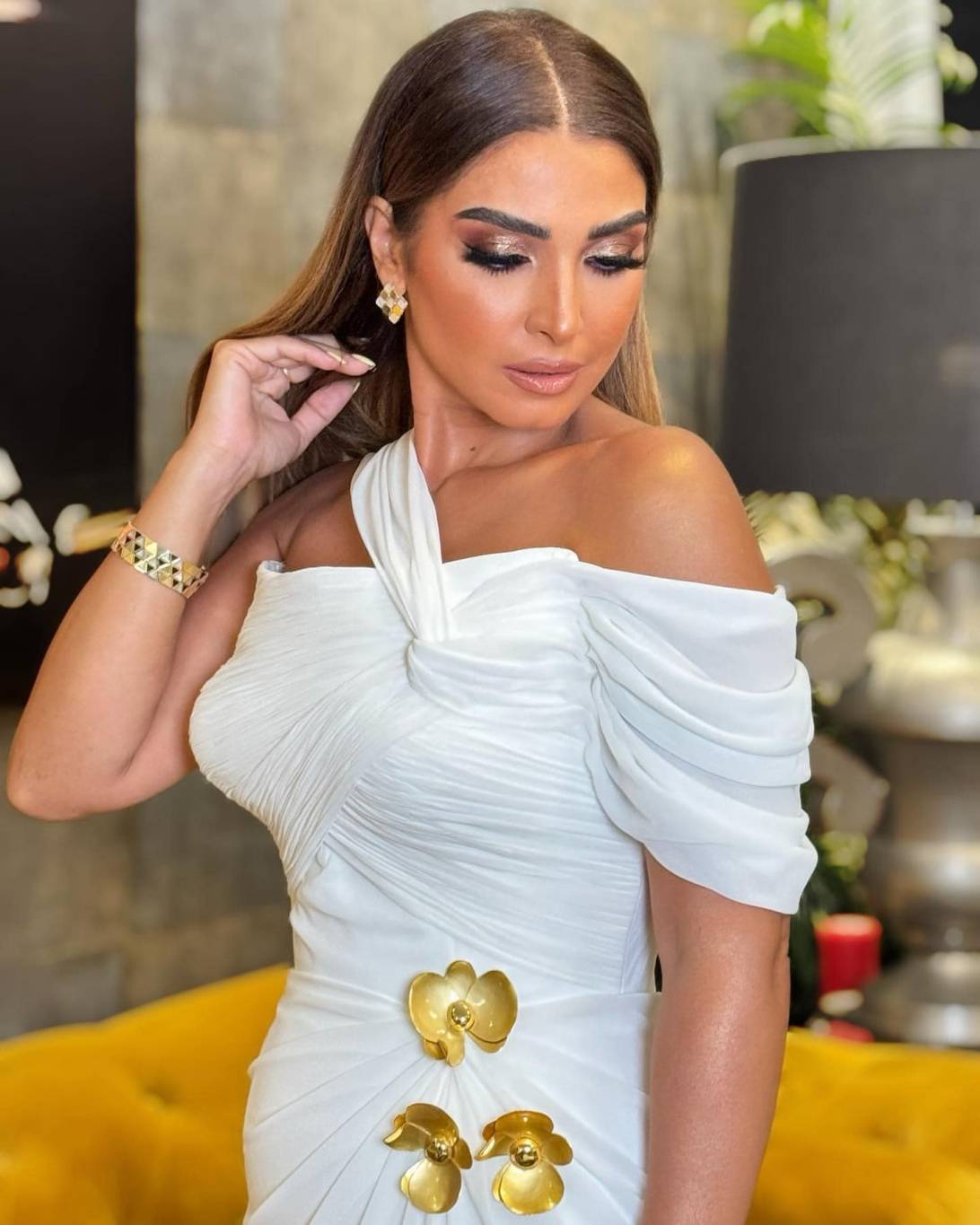 أشرف زكي يشوّق الجمهور لمسلسل روجينا