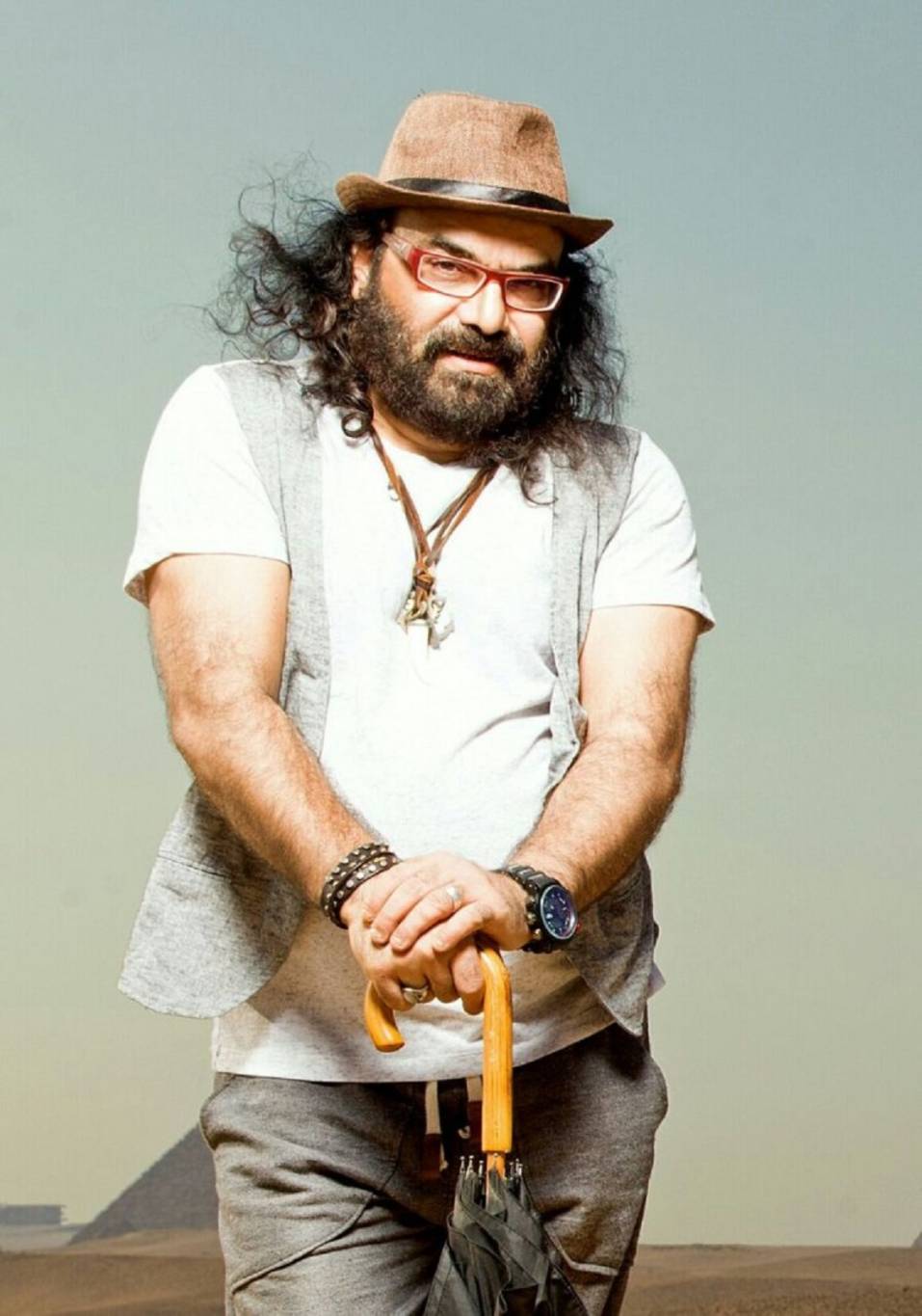 حريق يلتهم شقة فنان شهير وهو يعلّق