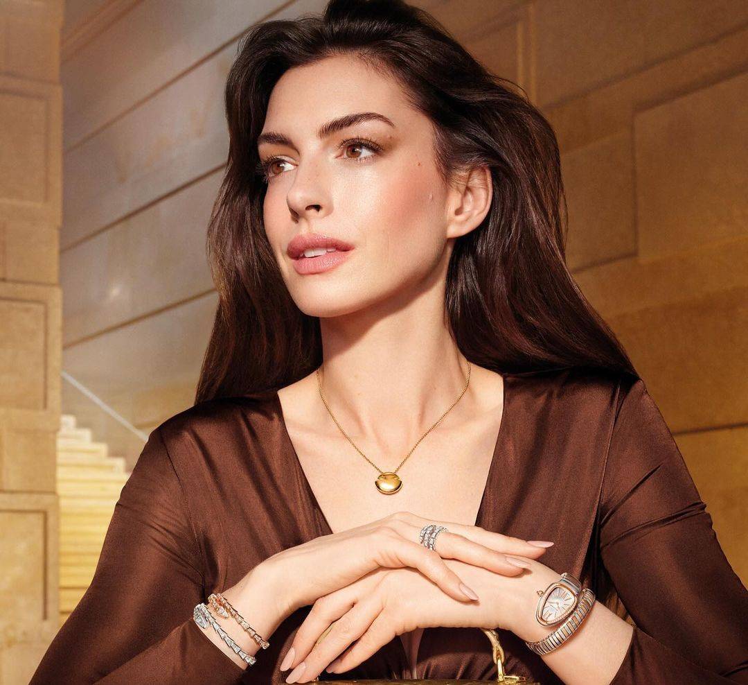 حقيبة آن هاثاواي تتماشى مع أبرز الصيحات الخريفية