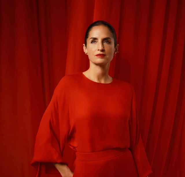 مروة الهاشمي نجمة عطر SANDAL RUBY من Carolina Herrera