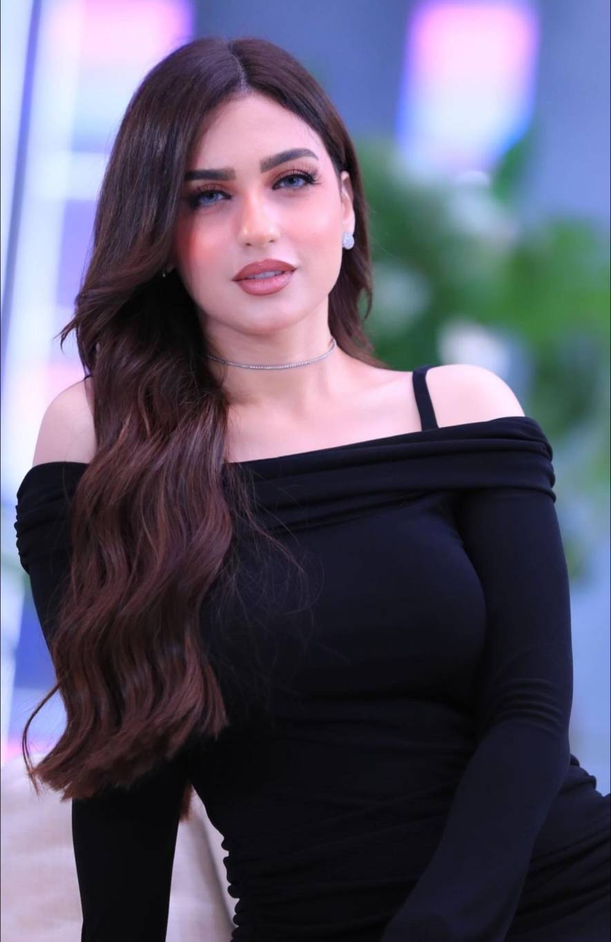 بالفيديو - ياسمين عز تنتقد عروسين تبادلا القُبل في 