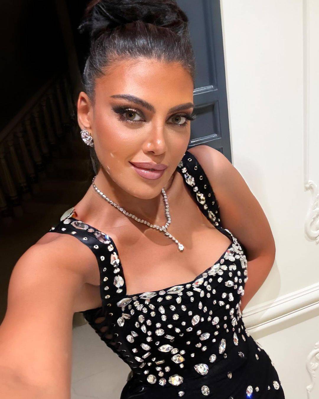 تألّقي بفستان ريهام حجاج المميّز... هذا سعره