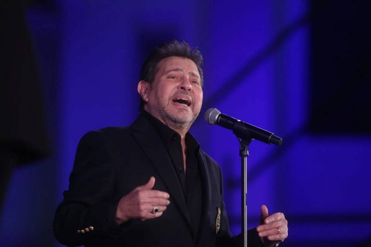 هاني شاكر يفاجئ جمهوره في حفل 