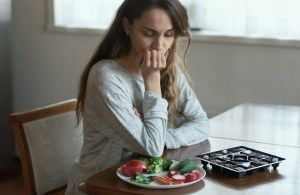 قائمة بأطعمة خطيرة في الثلاجة... لا تلمسوها