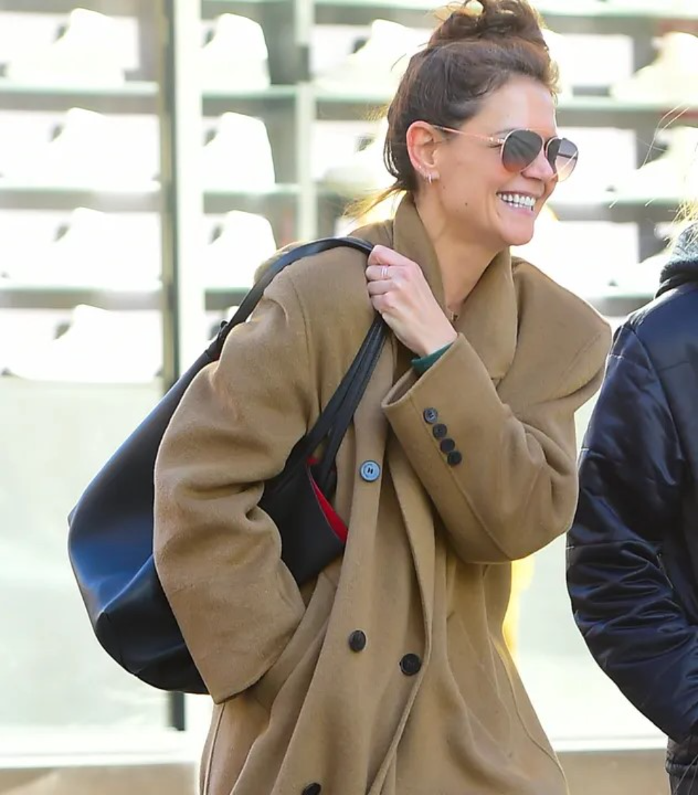 اختاري حقيبة كاتي هولمز العملية من Mansur Gavriel بهذا السعر