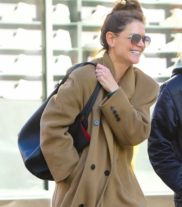 اختاري حقيبة كاتي هولمز العملية من Mansur Gavriel بهذا السعر