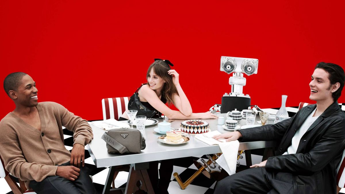 Prada للعطلات 2024: احتفال بالفخامة