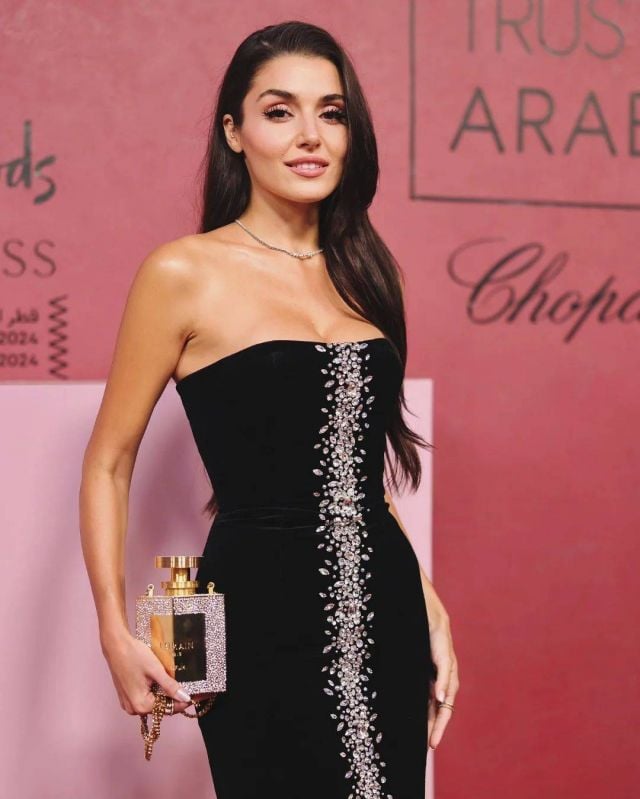هاندا آرتشيل في Fashion Trust Arabia بفستان مذهل من Balmain