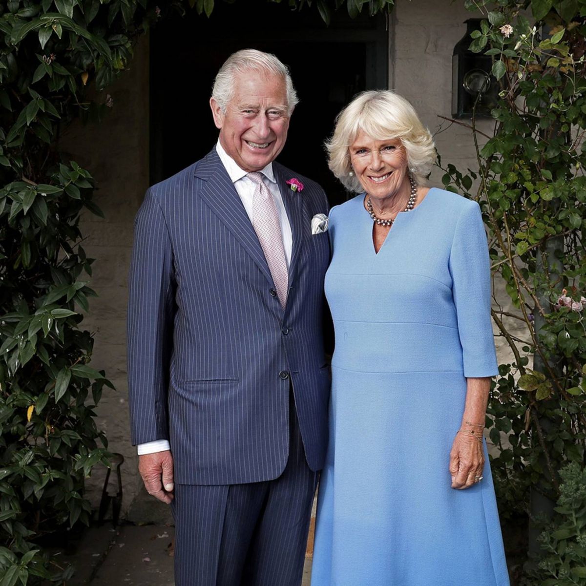 أسترالي يزعم أنه ابن الملك تشارلز وينشر الأدلة