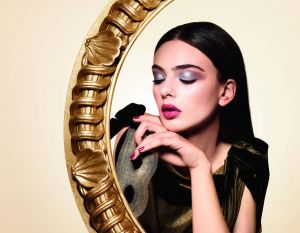 دار Dior تقدّم مجموعة Golden Ball الخاصة بموسم أعياد 2024