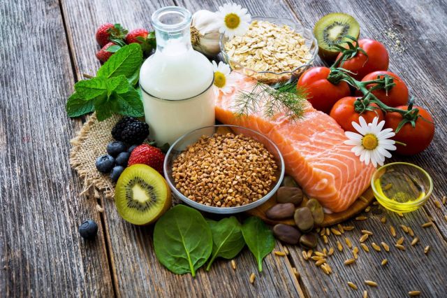 أطعمة غنية بهذا الفيتامين ضرورية للنظام الغذائي