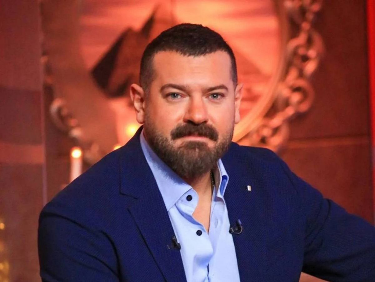 عمرو يوسف يشوق الجمهور لفيلمه الجديد بطريقة مبتكرة (فيديو)