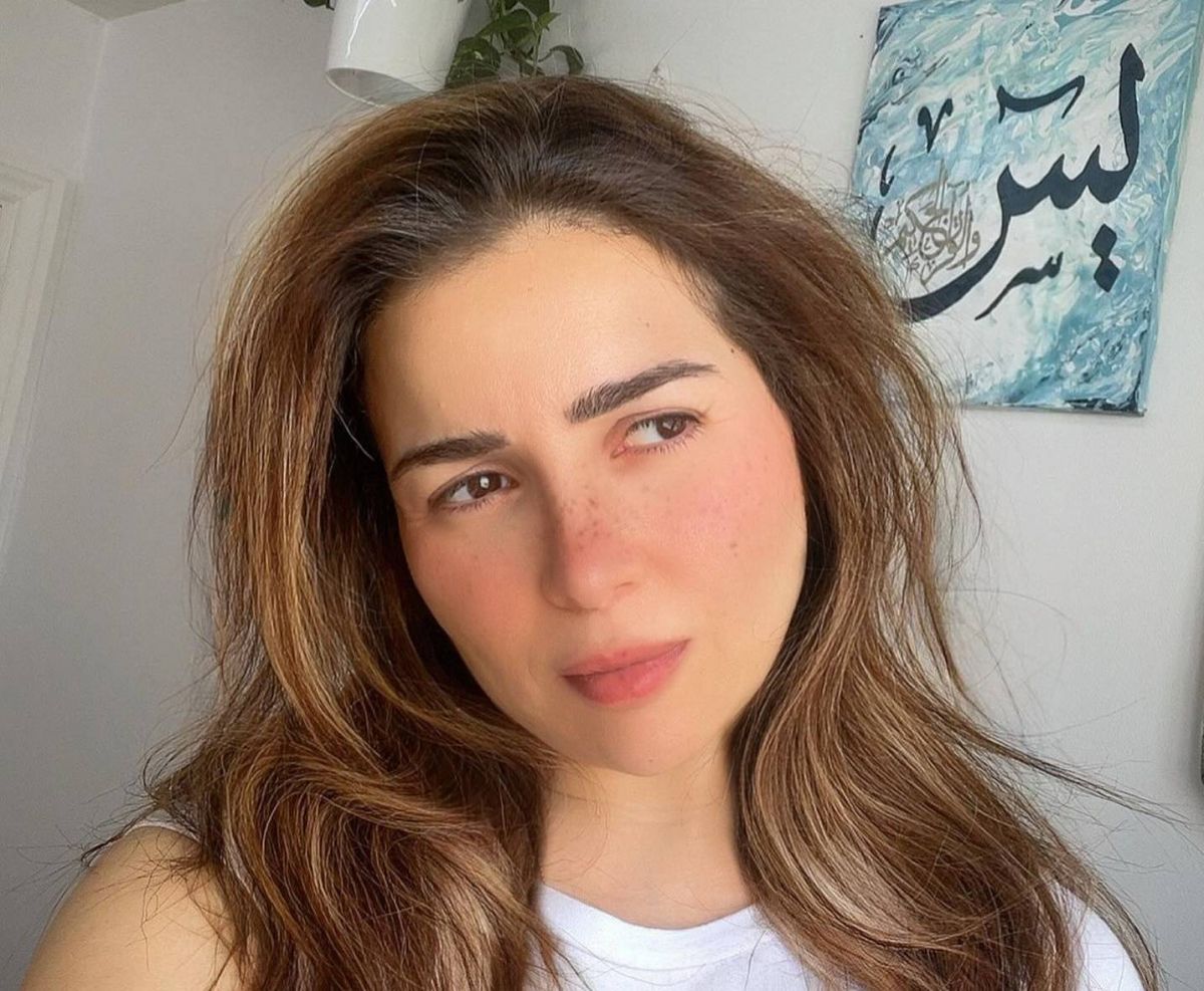 سبب غياب مي عز الدين عن جنازة والدتها