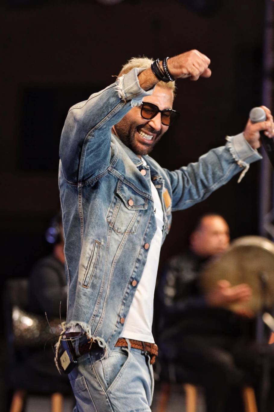 بالصور - أحمد سعد يتألق في حفله الثاني بعد جراحة في الفك