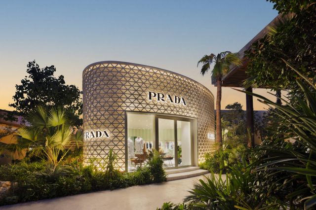PRADA تفتتح متجرين جديدين في BÂOLI دبي على شاطئ  J1