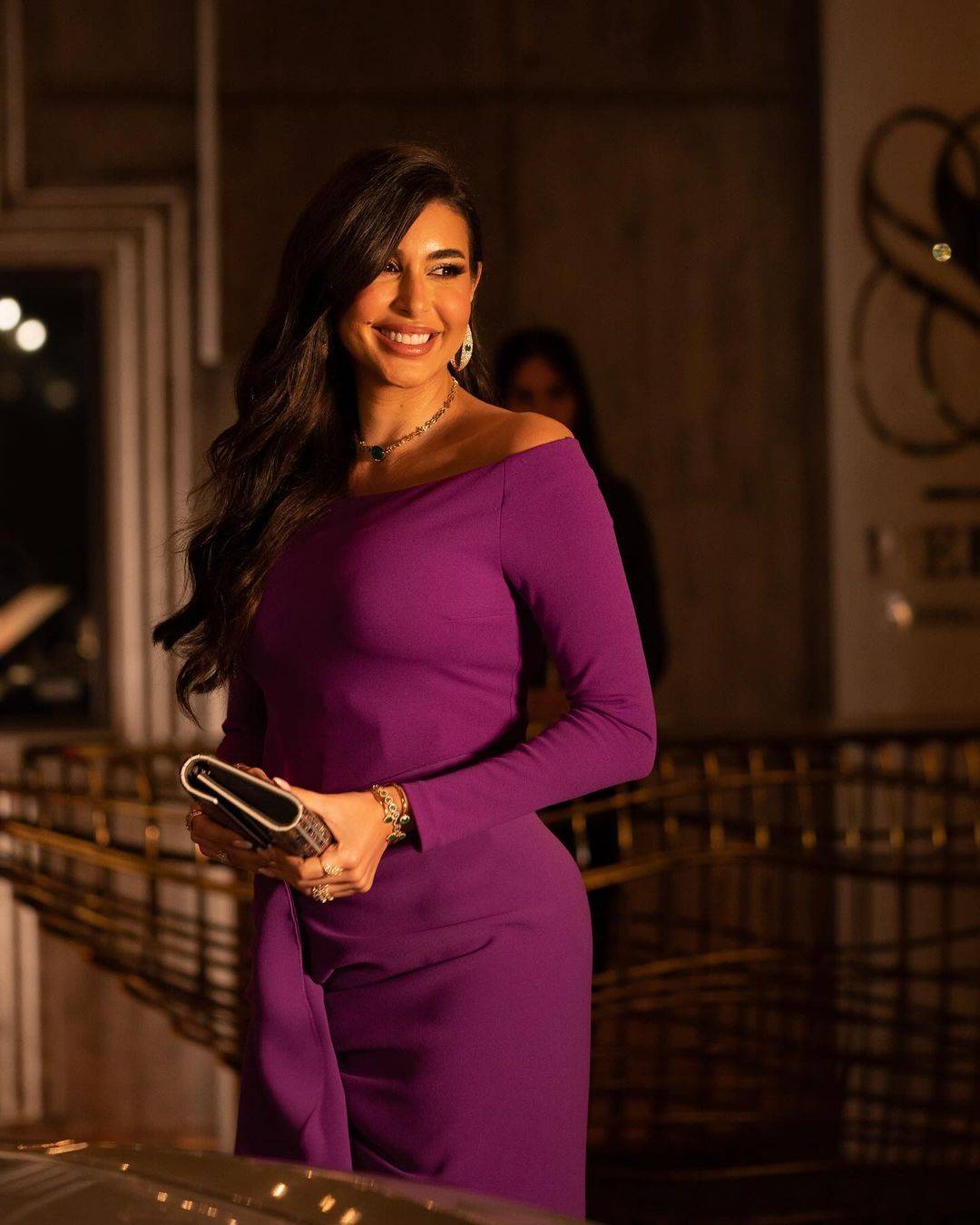 ياسمين صبري أنيقة بالكاجوال وتتلقى هدية فخمة من Chopard