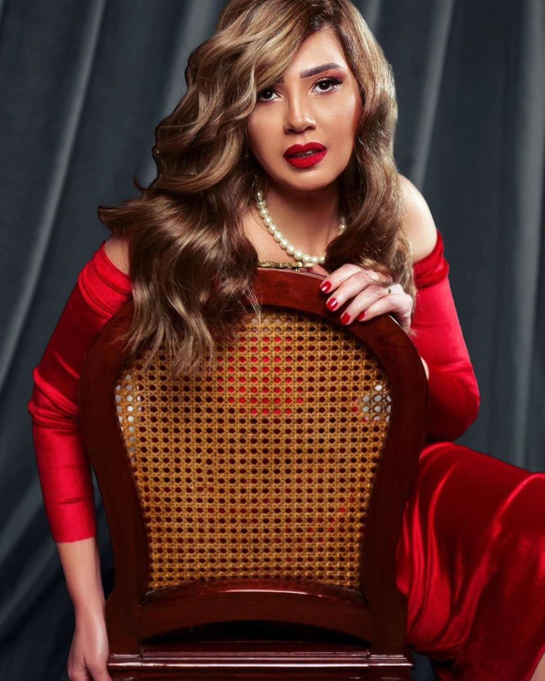 رانيا فريد شوقي تثير جدلاً بين جمهورها بسبب والدها (فيديو)