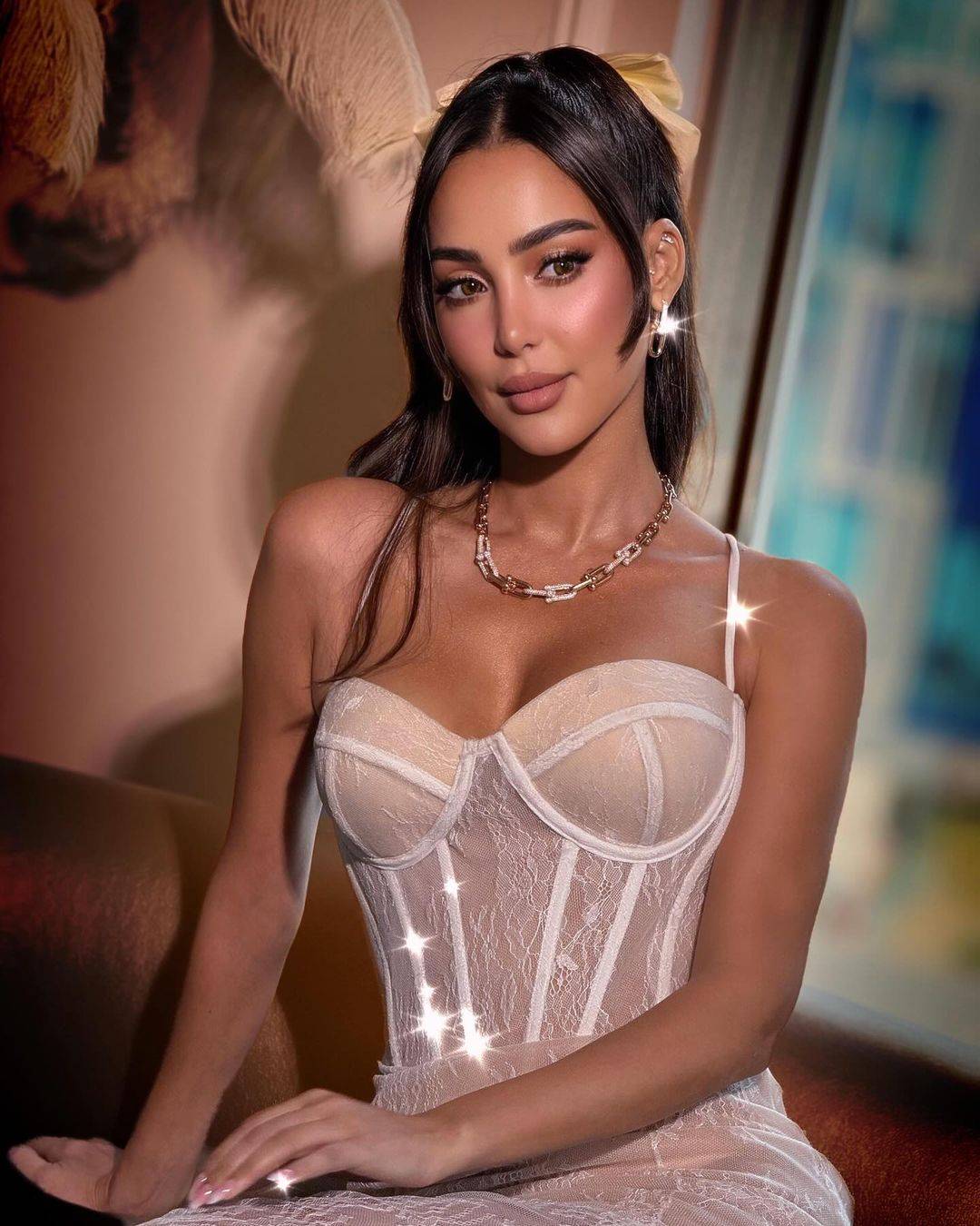 بسمة بوسيل بإطلالة جريئة من أحدث صيحات الموضة