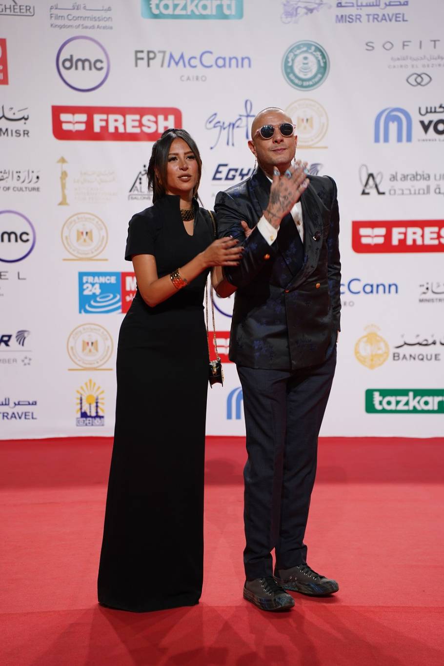 أحمد الفيشاوي وعروسه على السجادة الحمراء