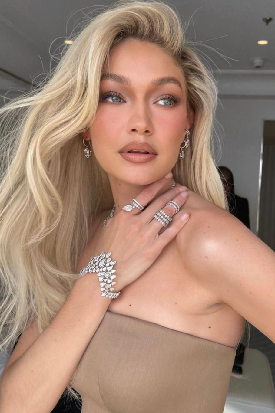 ما هو مقدار أحمر الخدود الذي يُعدّ أكثر من اللازم؟