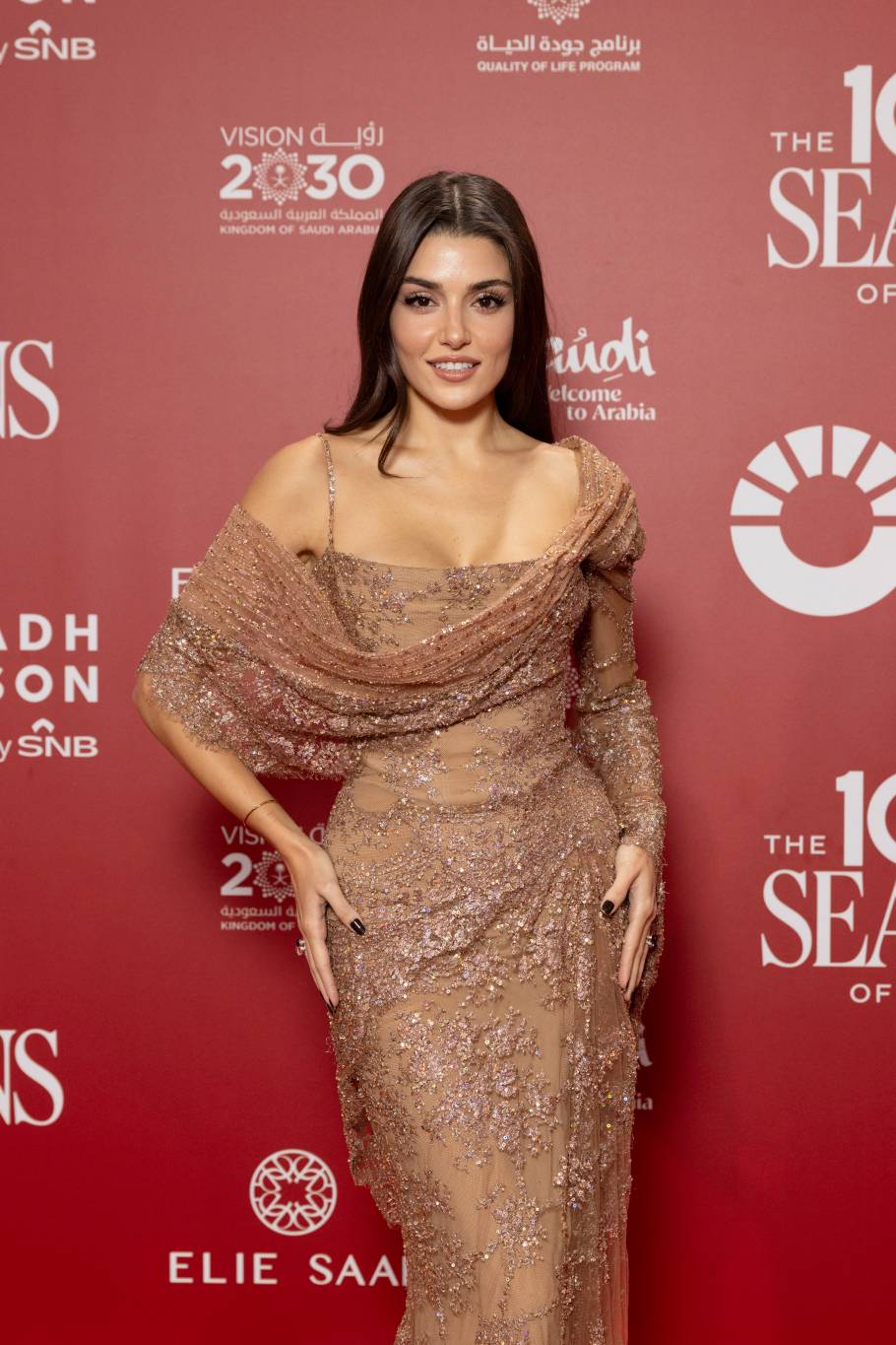 الترتر يسيطر على إطلالات النجمات في حفل إيلي صعب... من سيلين ديون إلى نانسي عجرم وهاندا آرتشيل