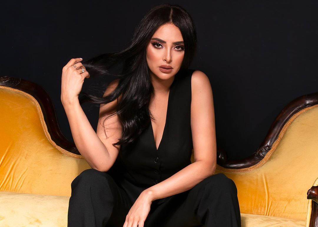 بالفيديو - هند السداسي تطلّق زوجها بنفسها بعد فترة زواج قصيرة