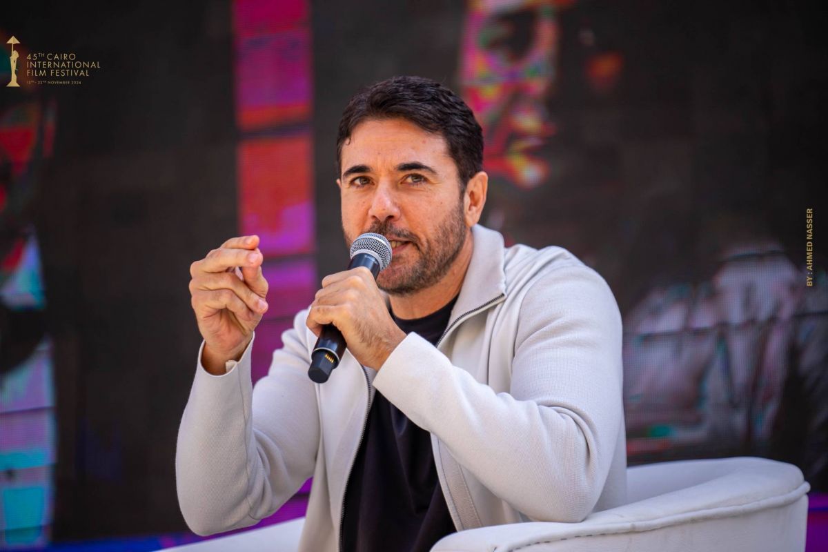 أحمد عز يكشف ما تعلّمه من نور الشريف وعادل إمام