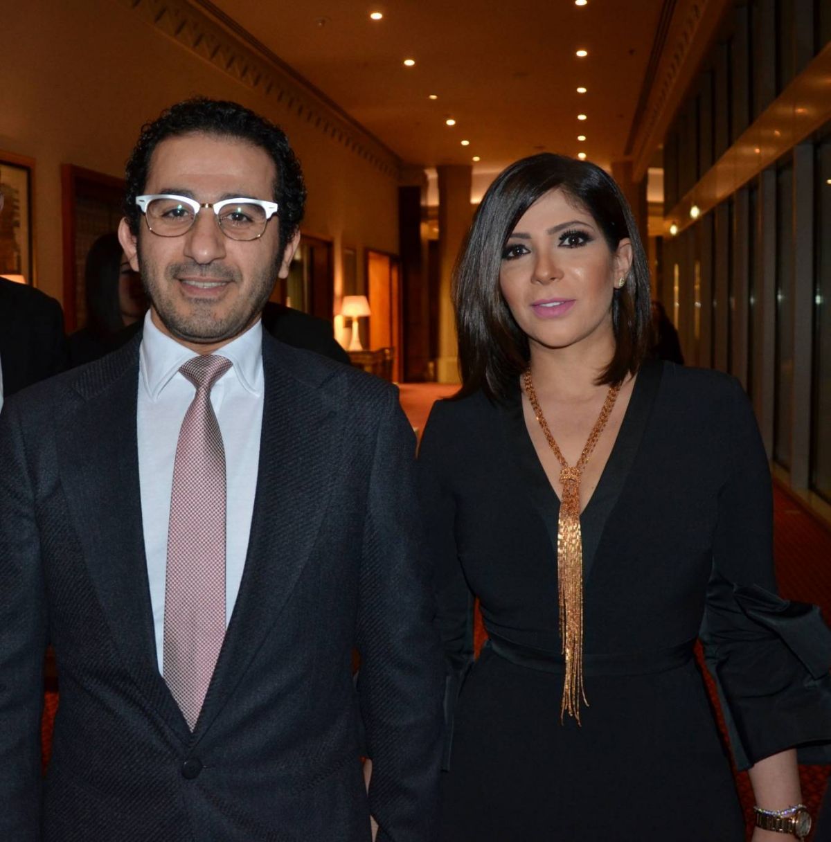 أحمد حلمي يمازح منى زكي بصورة طريفة