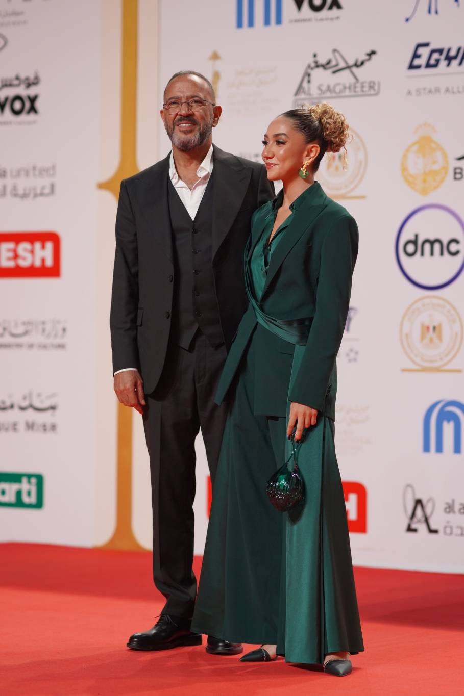 أشرف عبد الباقي يدعم ابنته في 