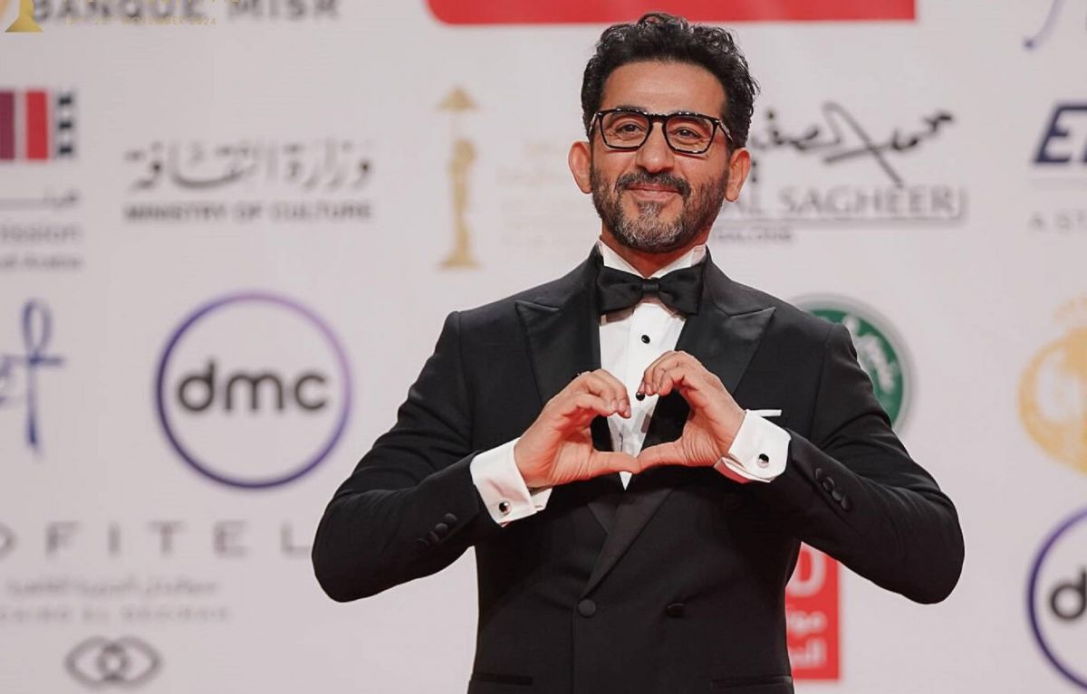 أحمد حلمي يوجه رسالة لحسين فهمي في ختام مهرجان القاهرة