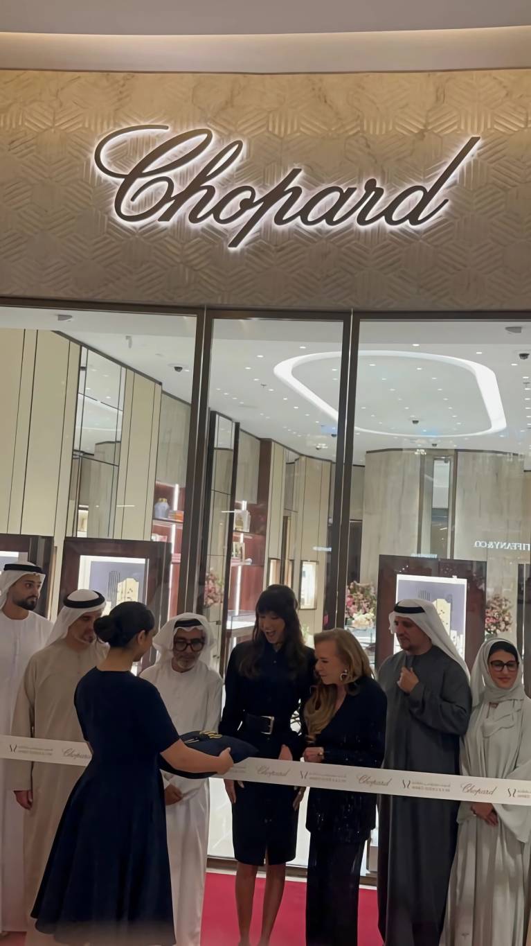 بيلا حديد Bella Hadid والرئيسة المشاركة والمديرة الفنية لشوبارد كارولين شوفيل Caroline Scheufele بيلا حديد Bella Hadid والرئيسة المشاركة والمديرة الفنية لشوبارد كارولين شوفيل Caroline Scheufele