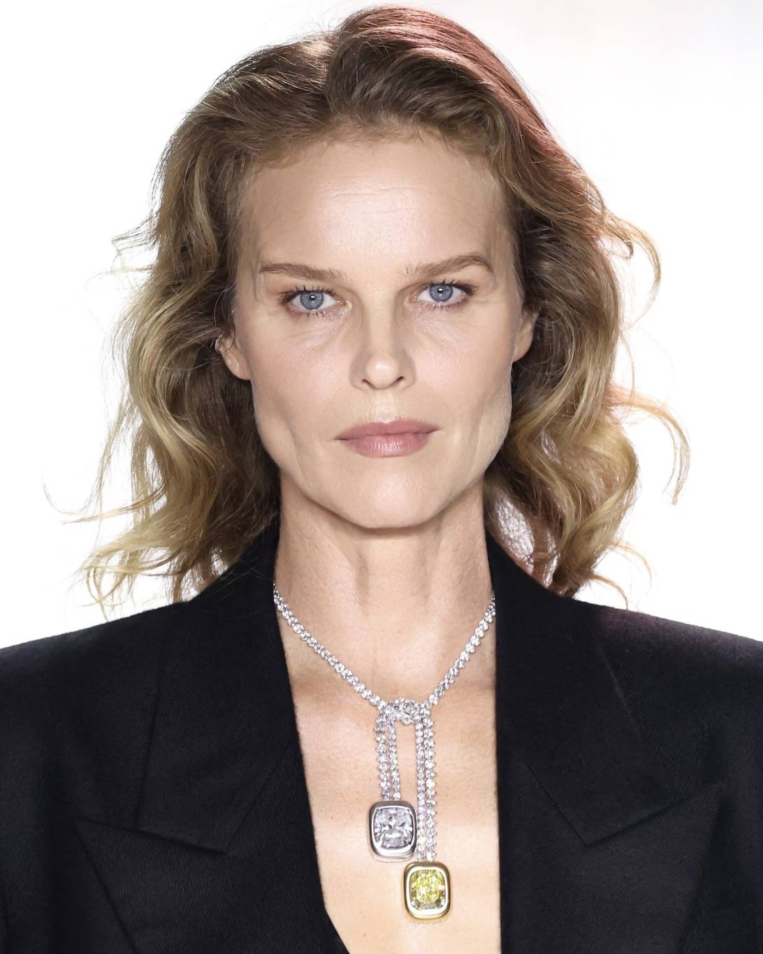 اختاري مجوهراتك المزينة بأحجار كريمة دافئة