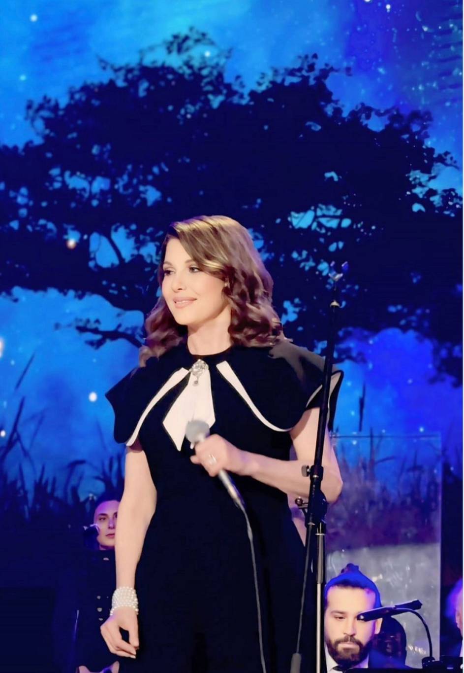 الجمهور يتفاعل مع قَسَم ماجدة الرومي الوطني