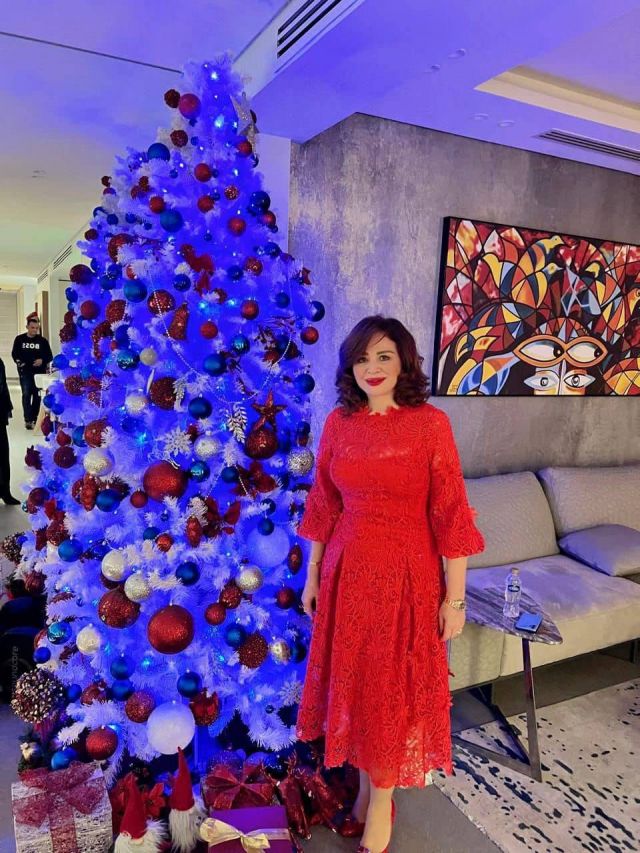 إلهام شاهين تحتفل بالكريسماس