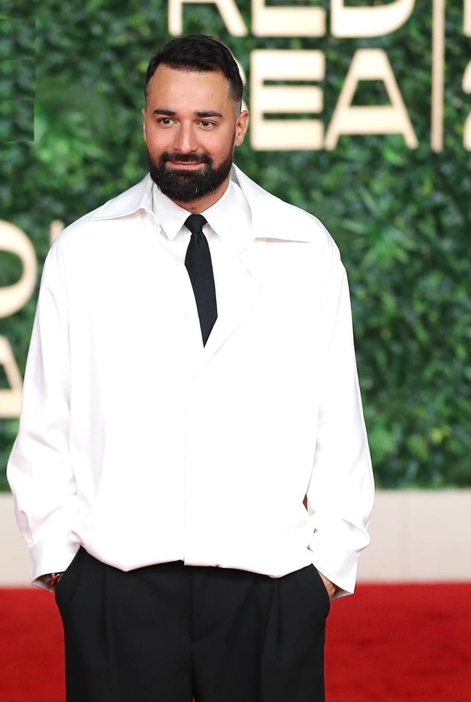 أحمد حاتم يردّ على تشبيهه بـ