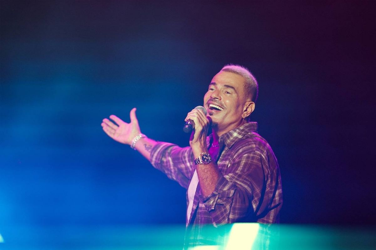 عمرو دياب يتجاهل حكم التعويض بهذه الطريقة (صور)